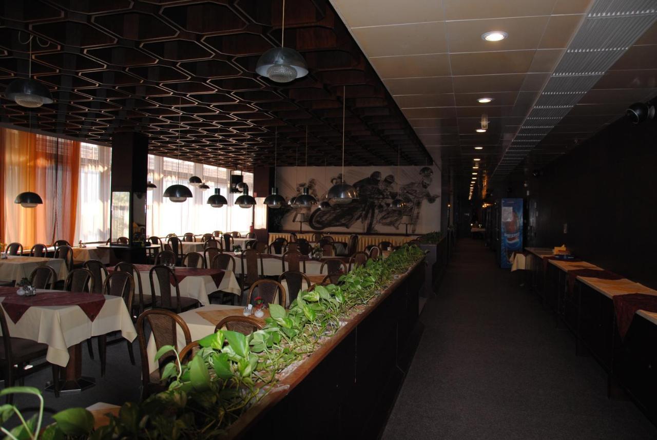 Hotel Labe Pardubice Exterior photo